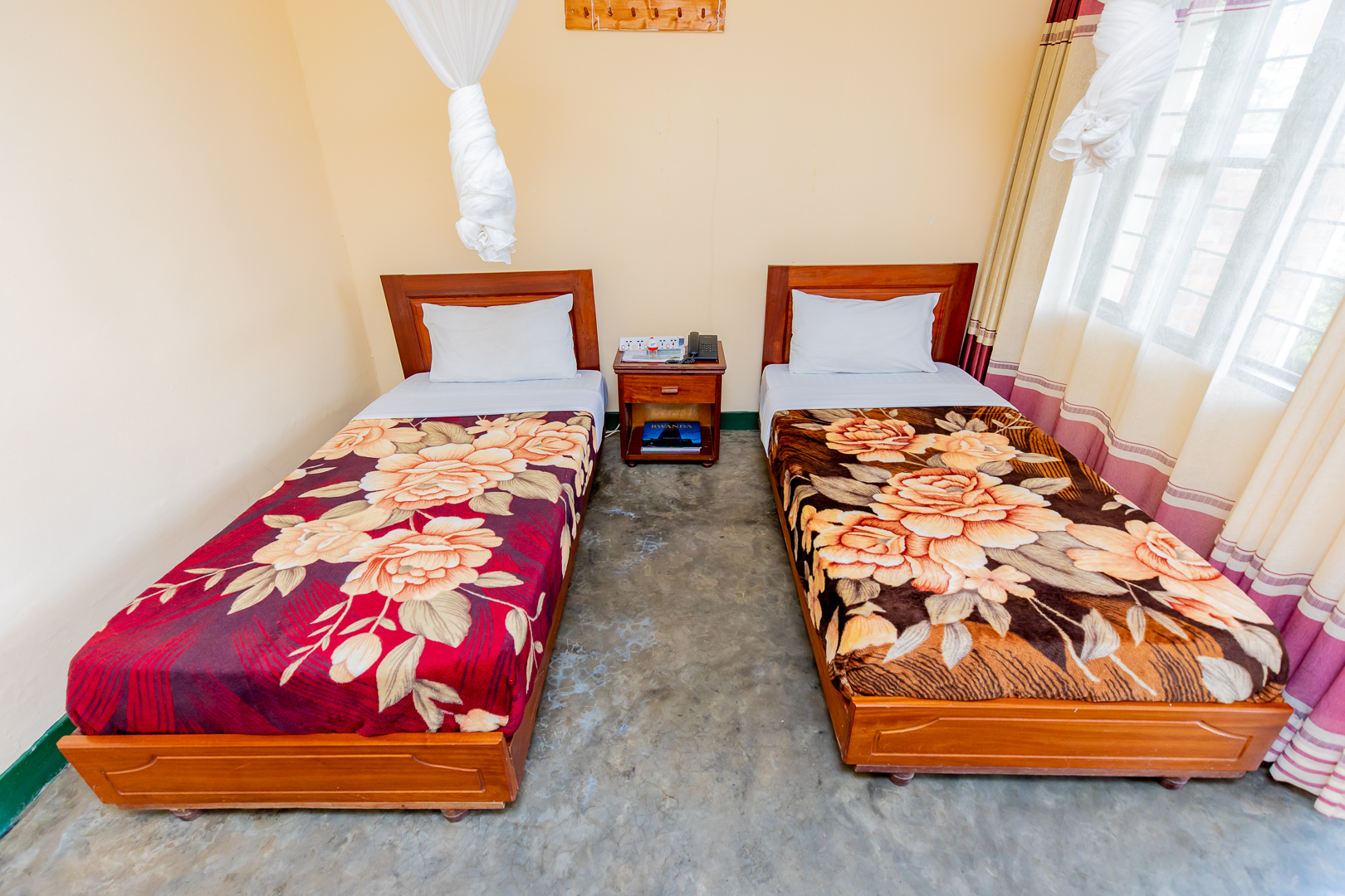 Standard twin room(Kibuye): 40000Frw